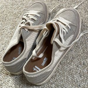 Clarks cushion shoes size 8